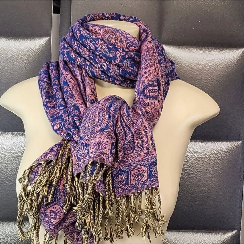 Scarf - Picture 2 of 5